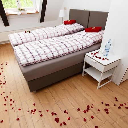 Pension Altes Burghotel 노이슈타트글레베 외부 사진