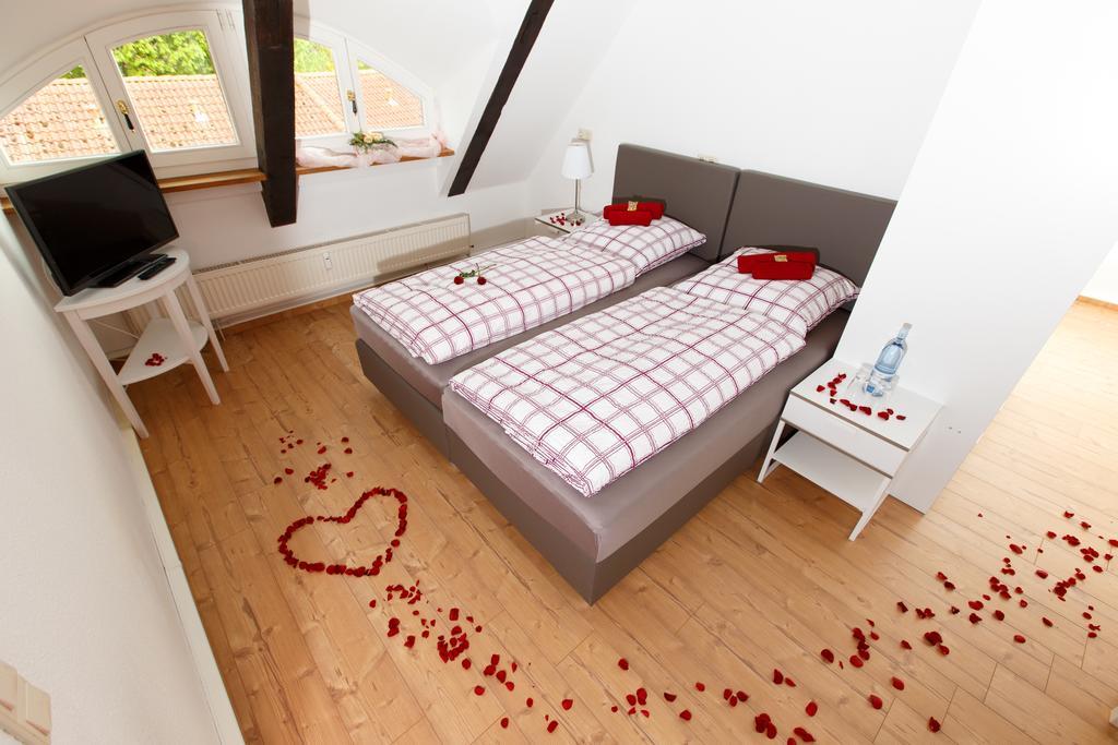 Pension Altes Burghotel 노이슈타트글레베 외부 사진