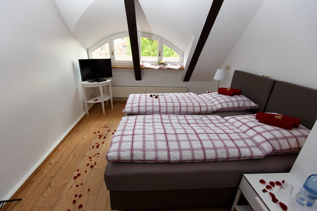 Pension Altes Burghotel 노이슈타트글레베 외부 사진