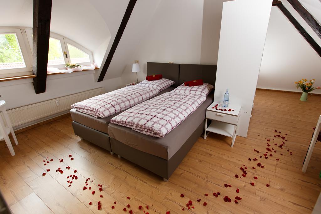 Pension Altes Burghotel 노이슈타트글레베 외부 사진